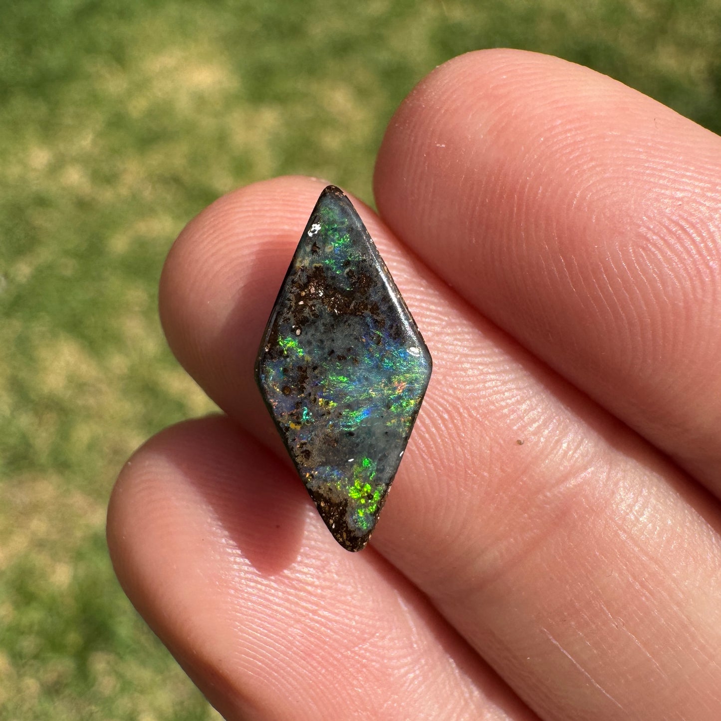 2.83 Ct small boulder opal stone