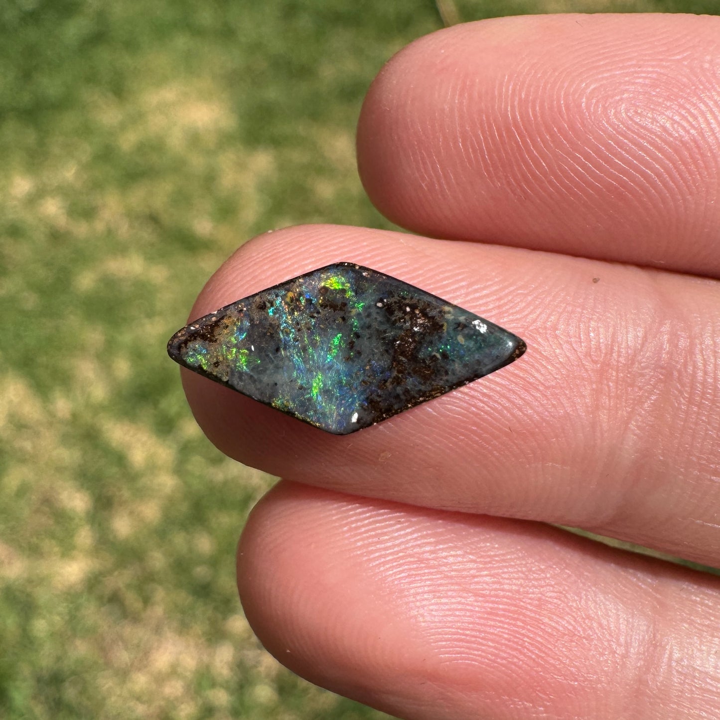 2.83 Ct small boulder opal stone