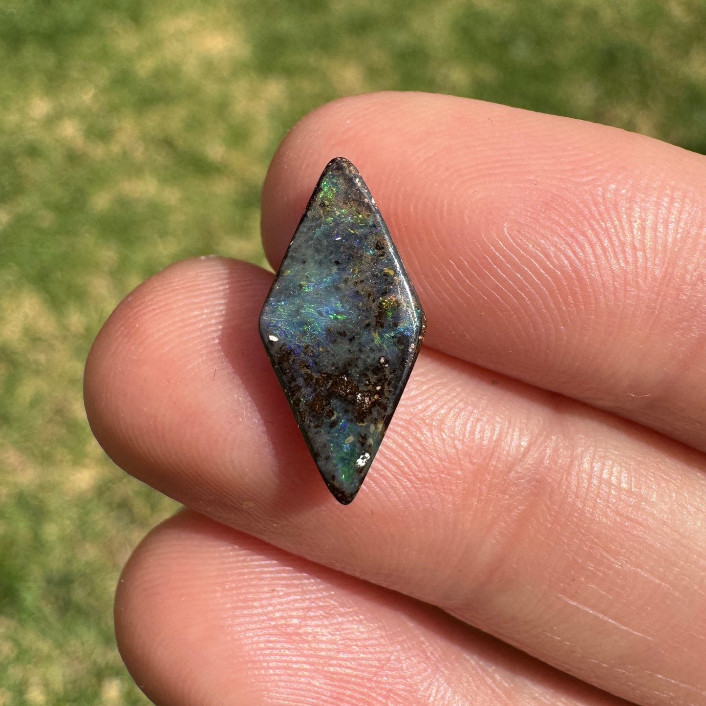 2.83 Ct small boulder opal stone
