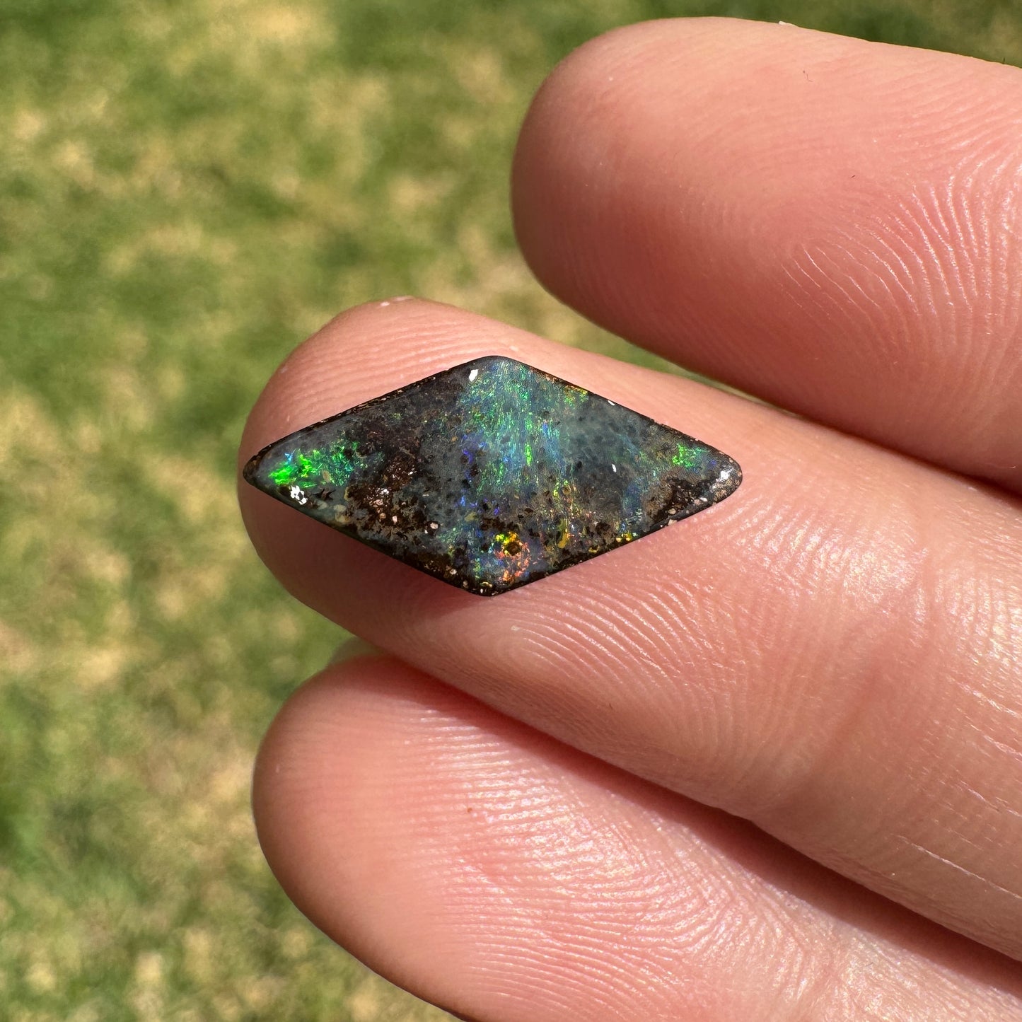 2.83 Ct small boulder opal stone