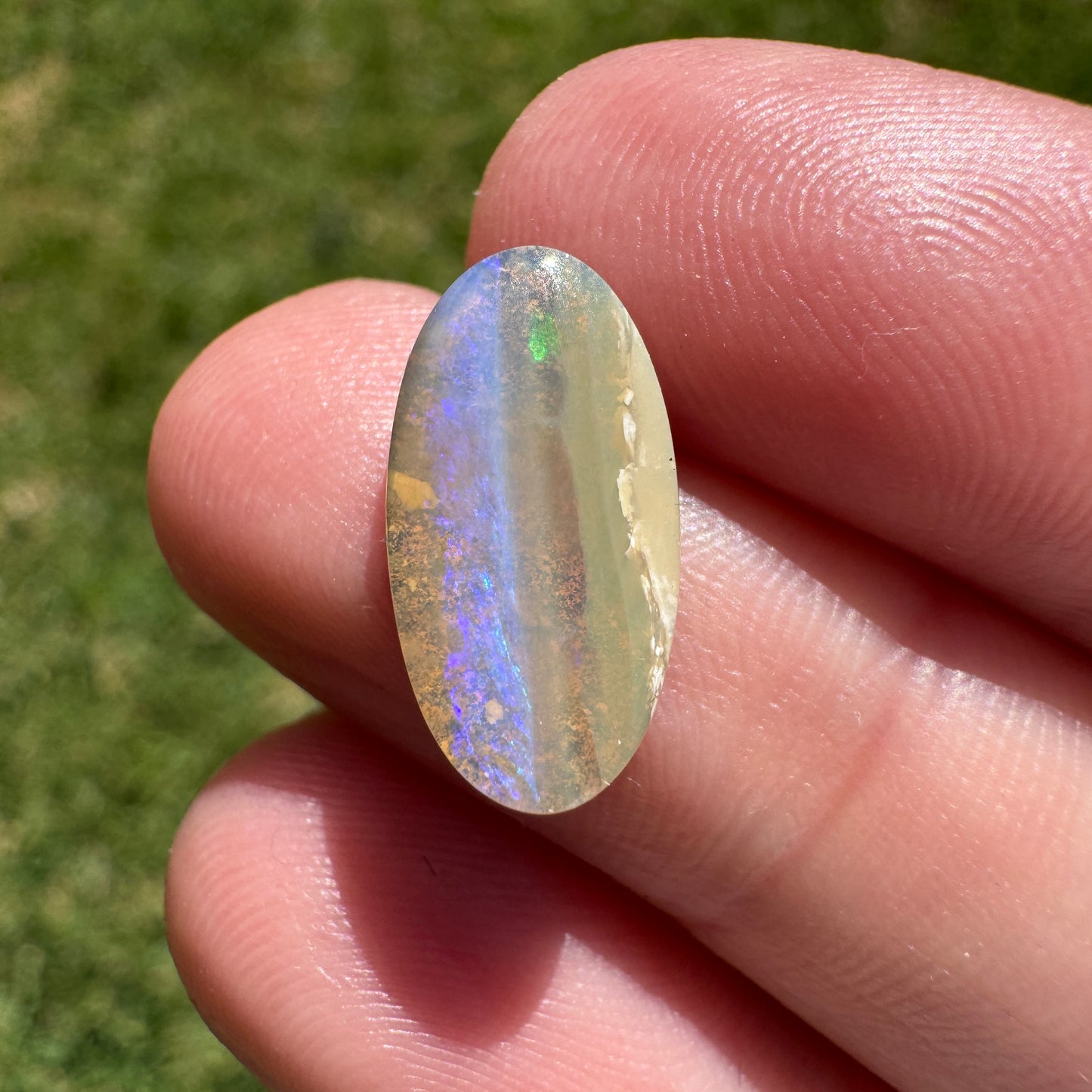 2.77 Ct small boulder opal
