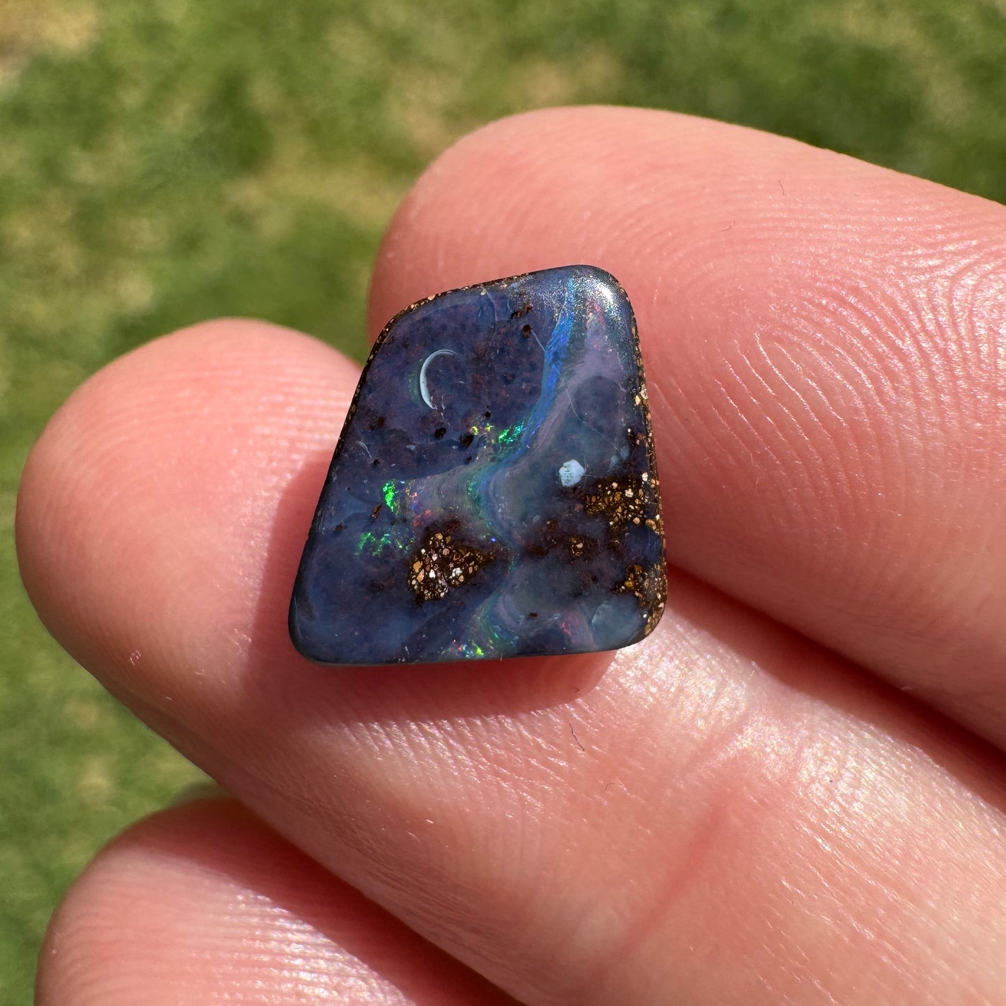 3.28 Ct small boulder opal