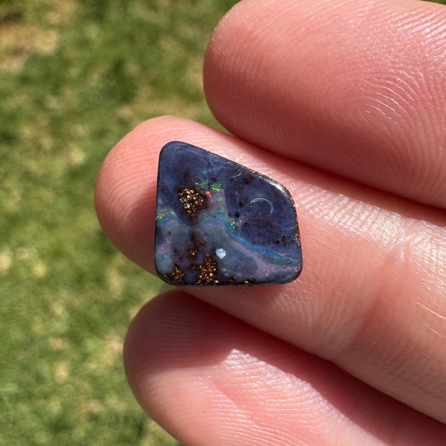 3.28 Ct small boulder opal
