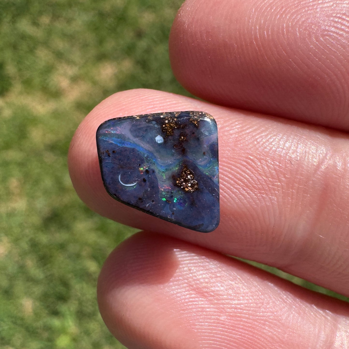 3.28 Ct small boulder opal