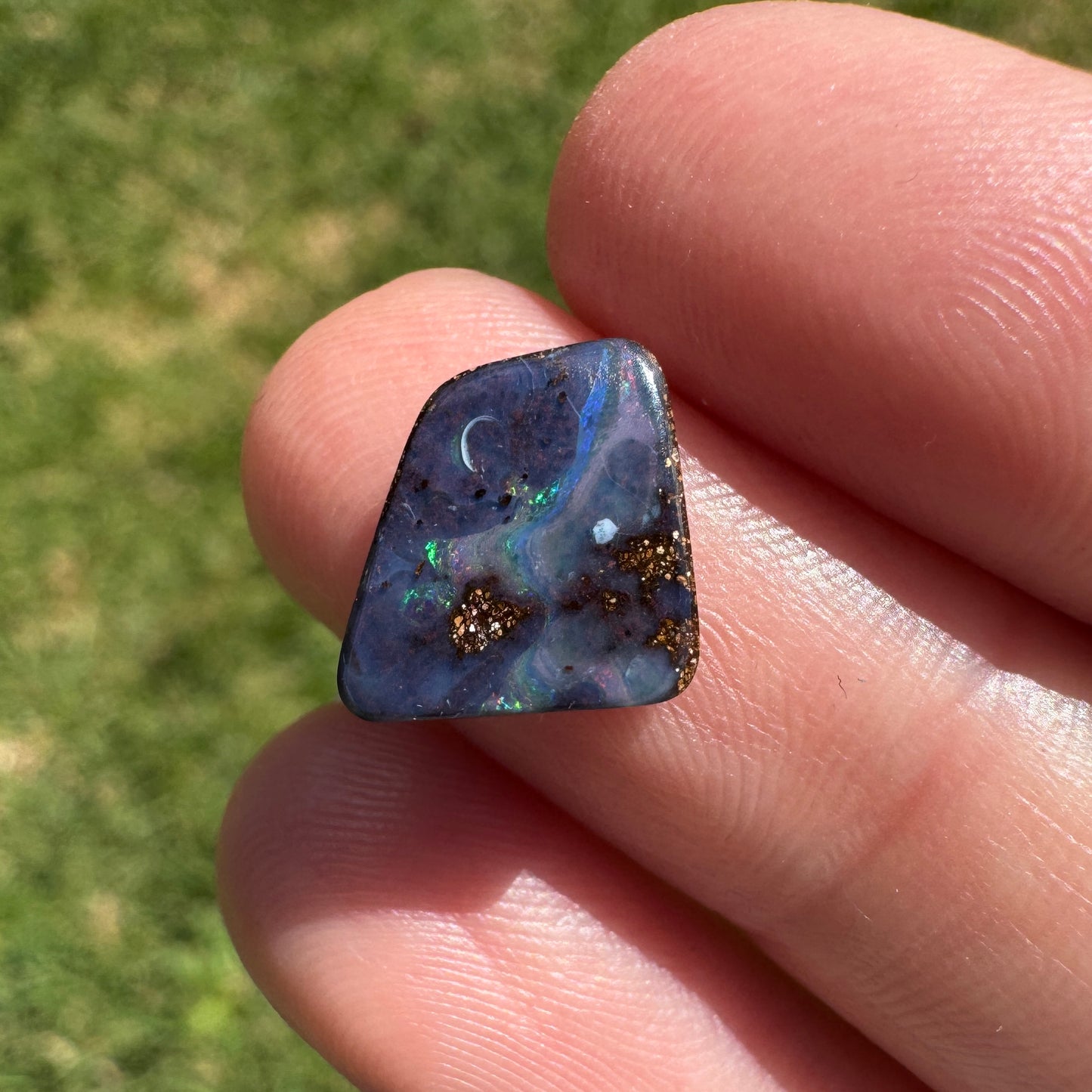 3.28 Ct small boulder opal