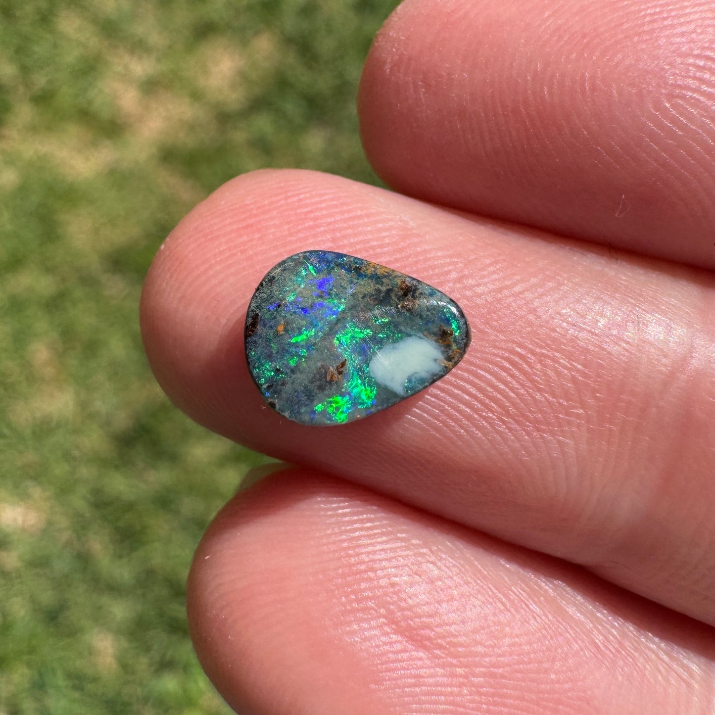 1.07 Ct small boulder opal
