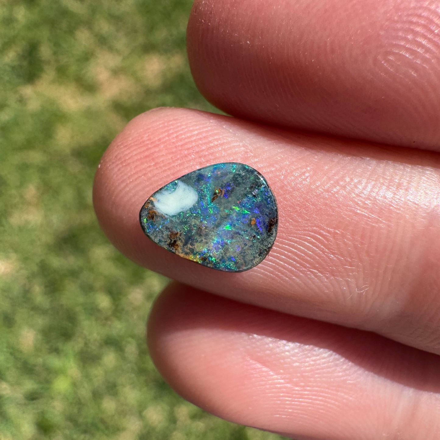 1.07 Ct small boulder opal