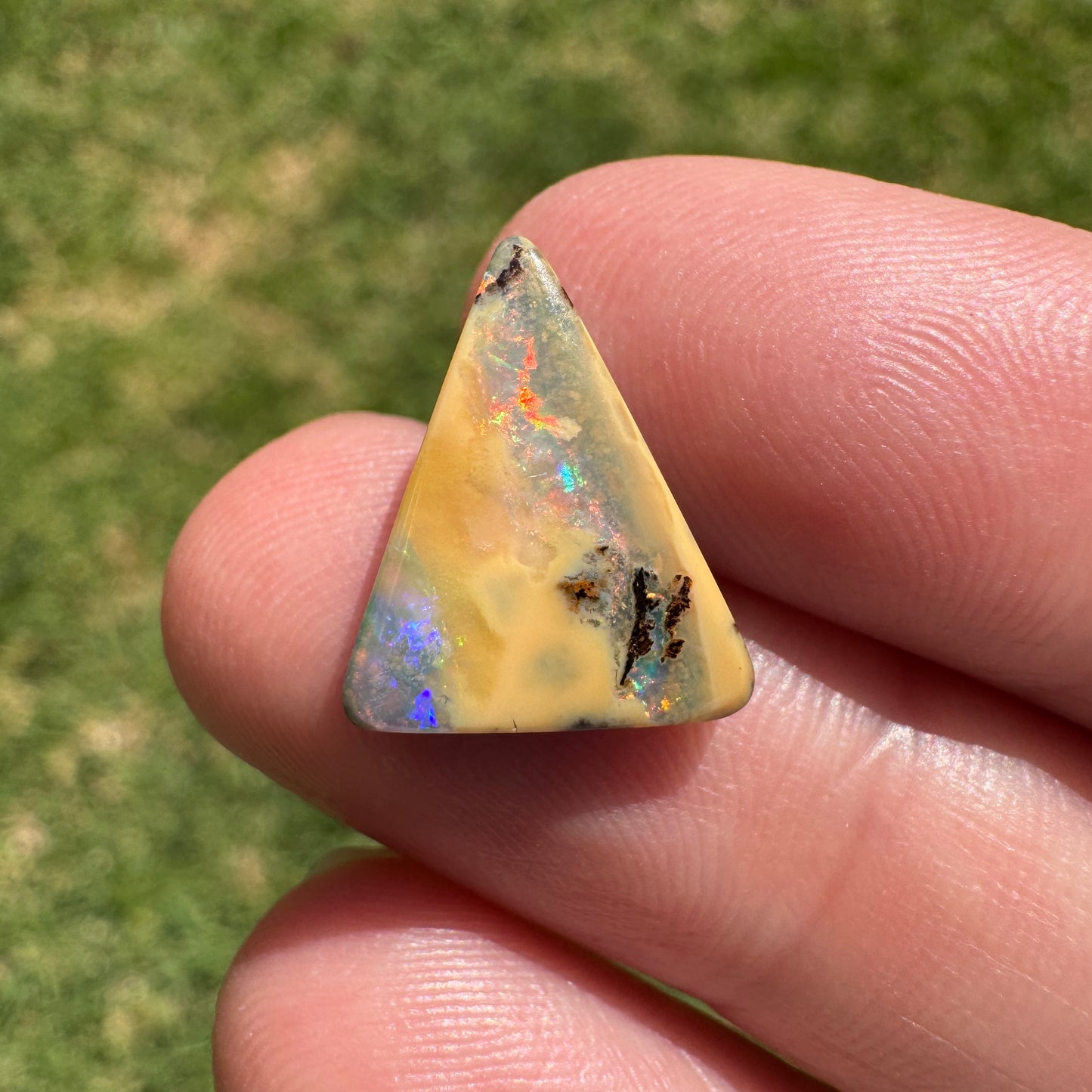 3.98 Ct small boulder opal