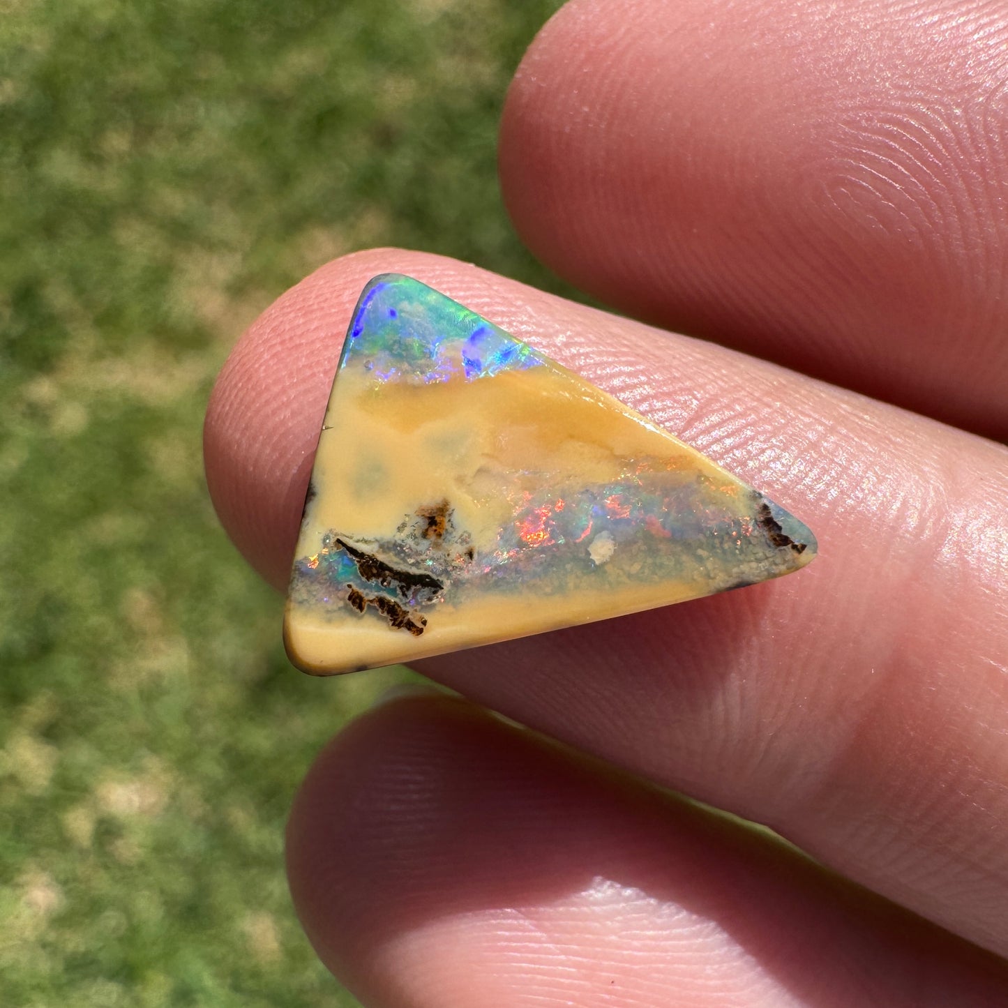 3.98 Ct small boulder opal