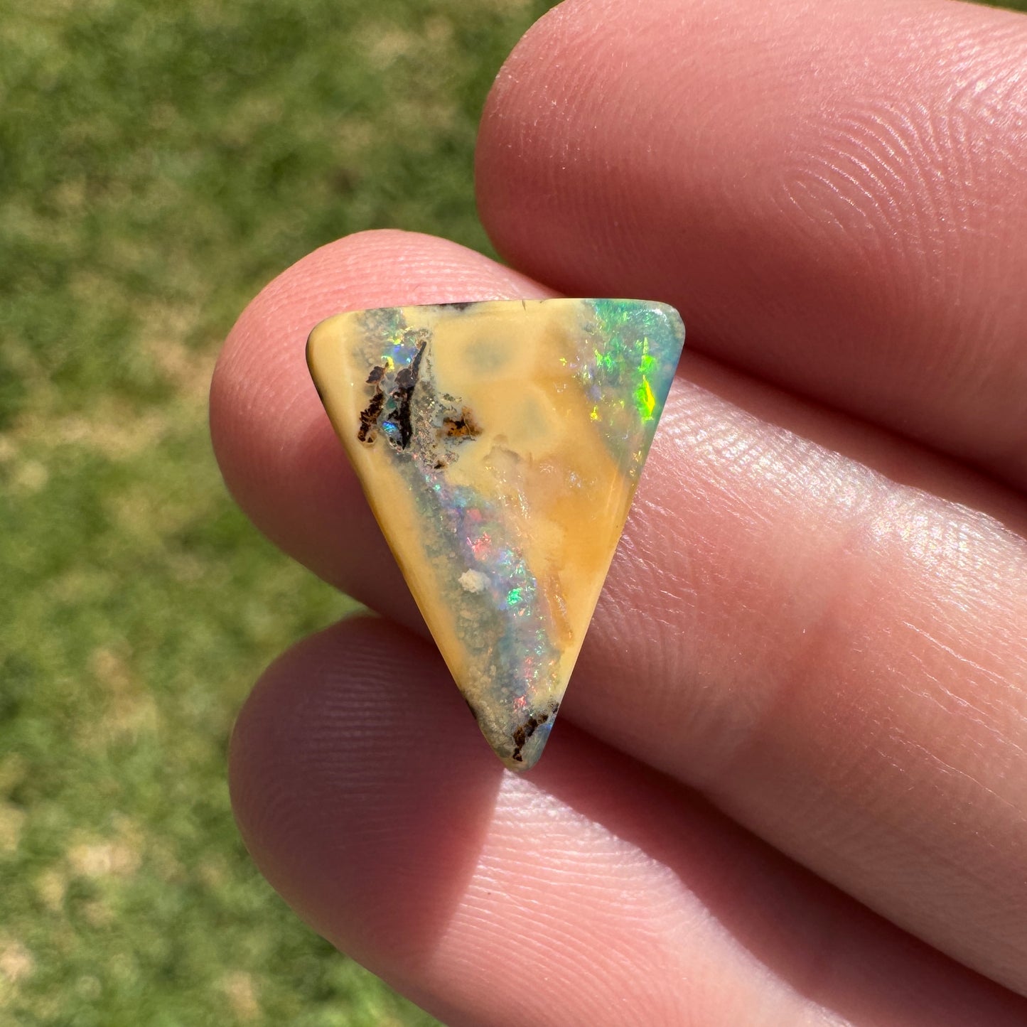 3.98 Ct small boulder opal