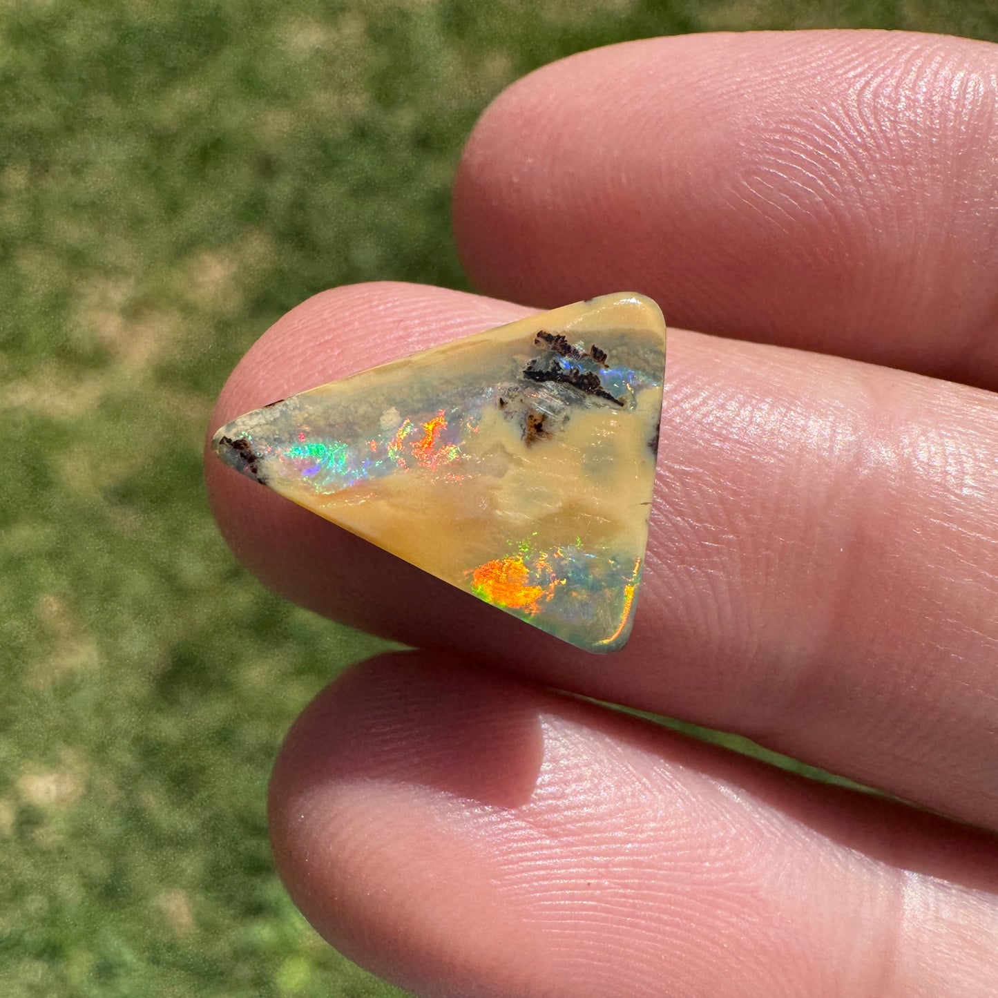3.98 Ct small boulder opal