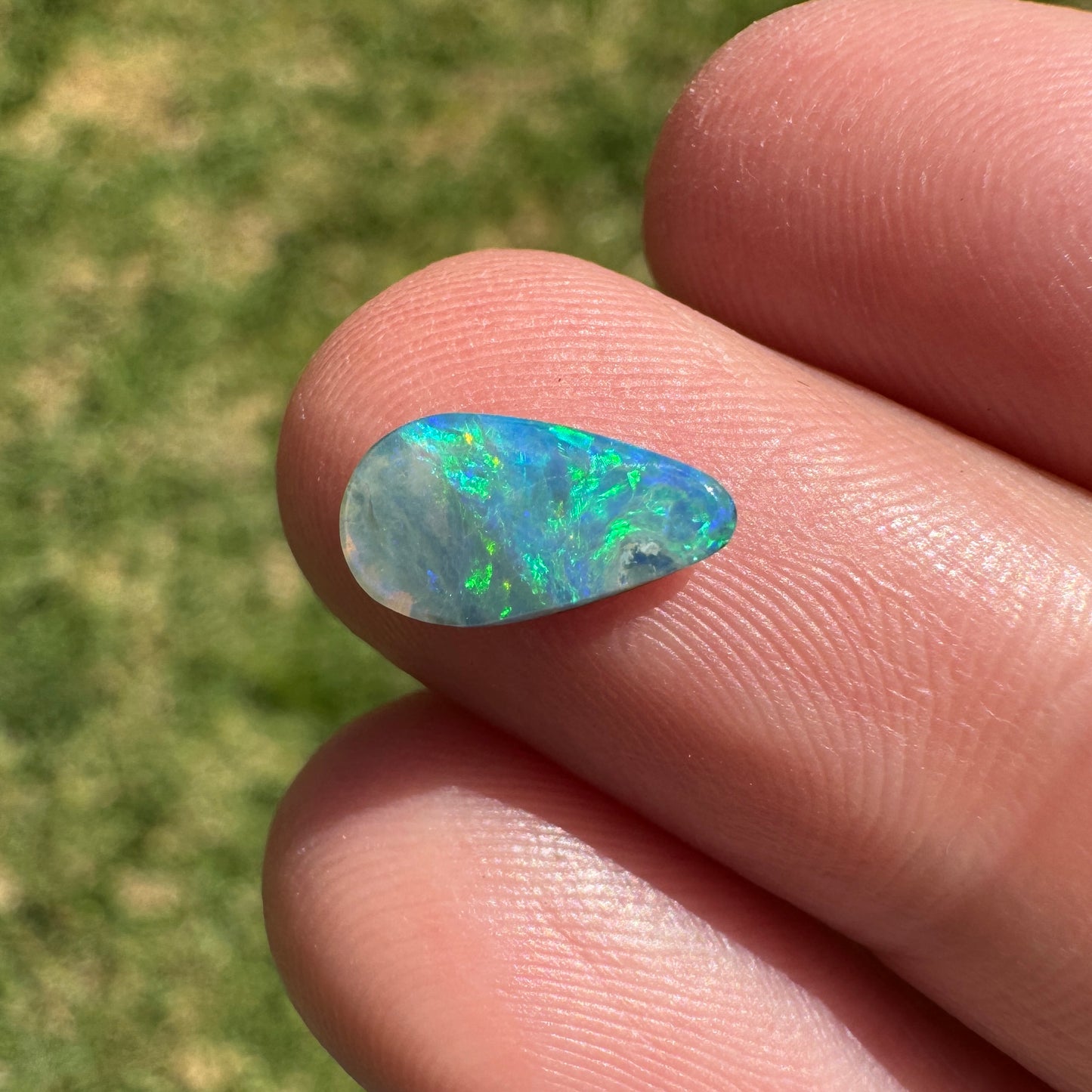 0.76 Ct extra small boulder opal