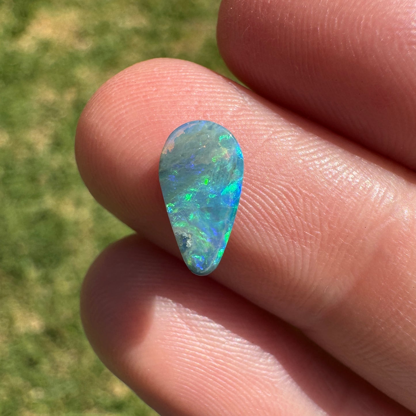 0.76 Ct extra small boulder opal