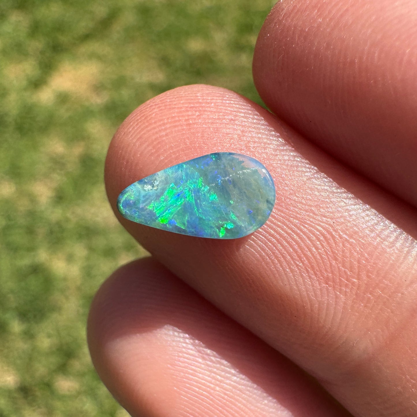 0.76 Ct extra small boulder opal