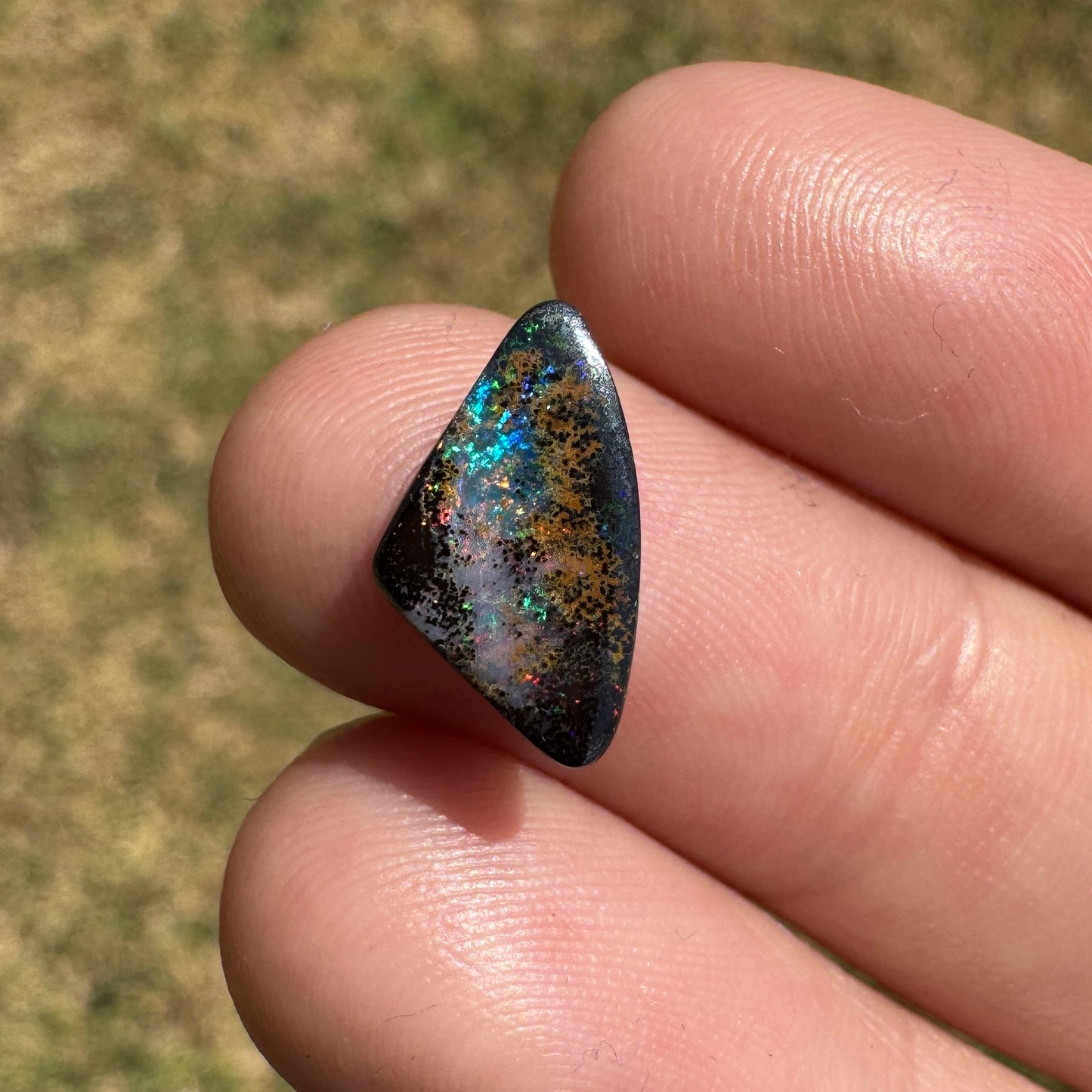 2.66 Ct small boulder opal