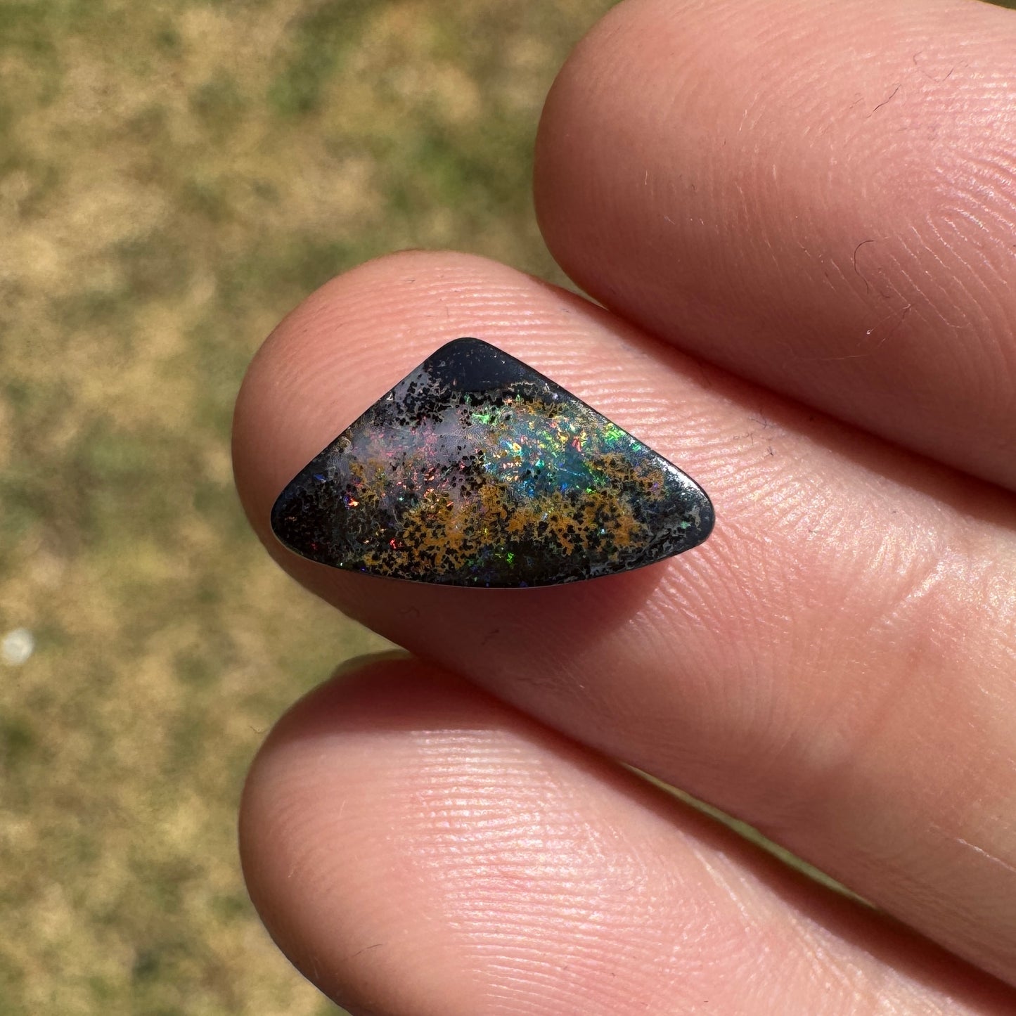 2.66 Ct small boulder opal
