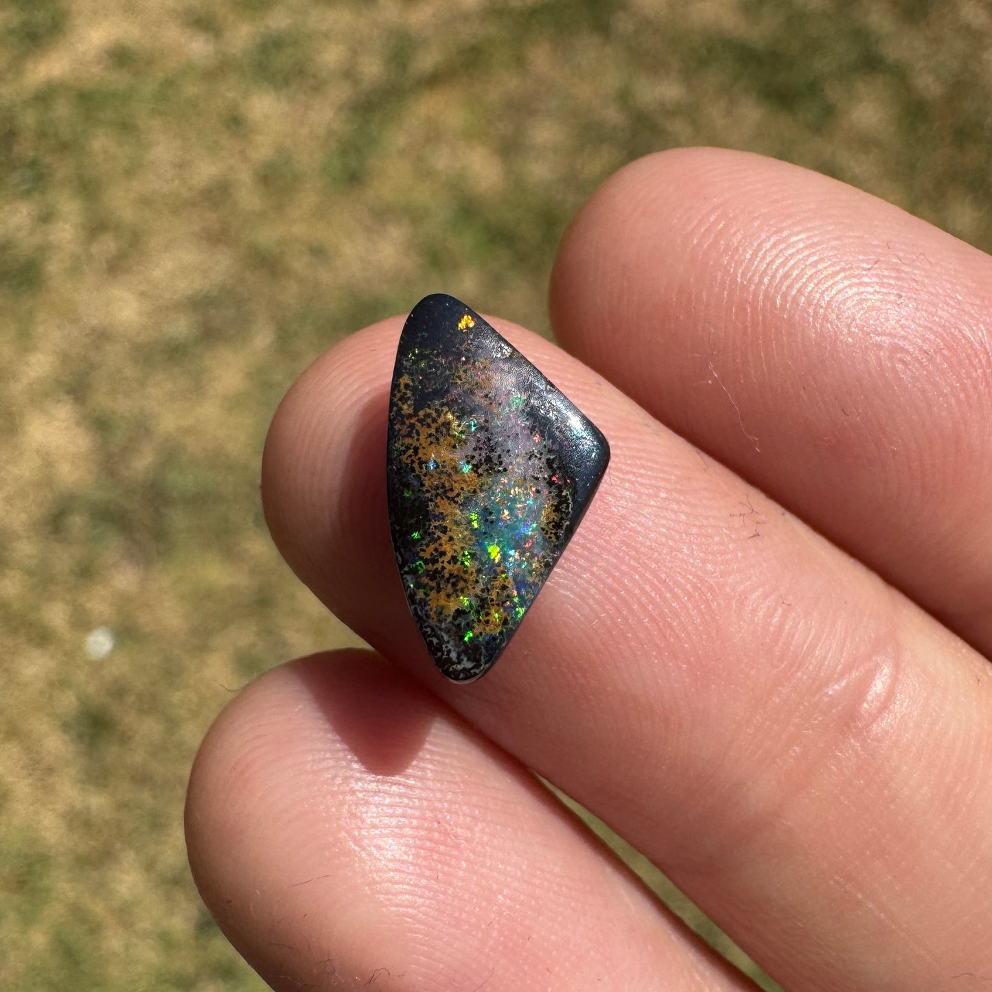 2.66 Ct small boulder opal