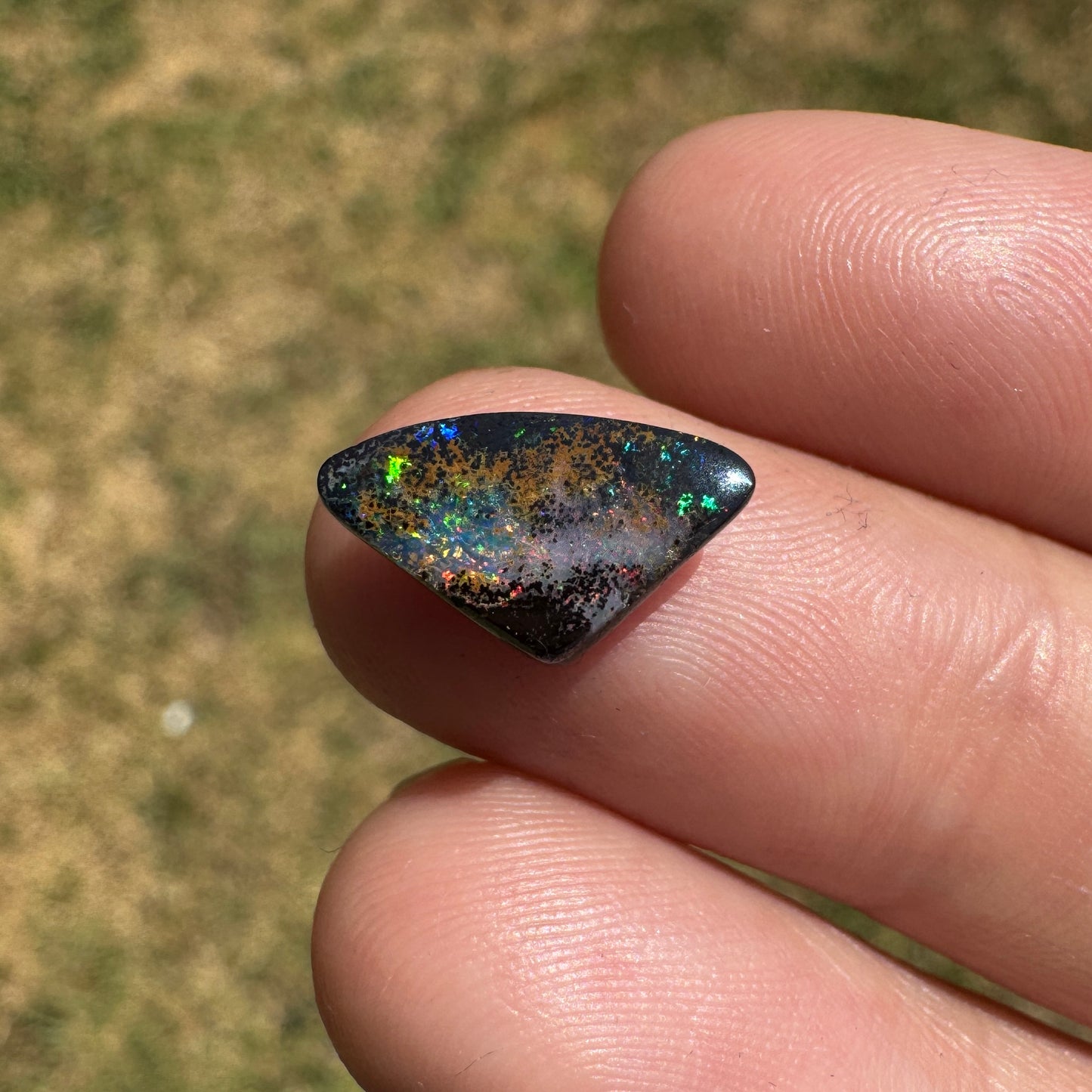 2.66 Ct small boulder opal